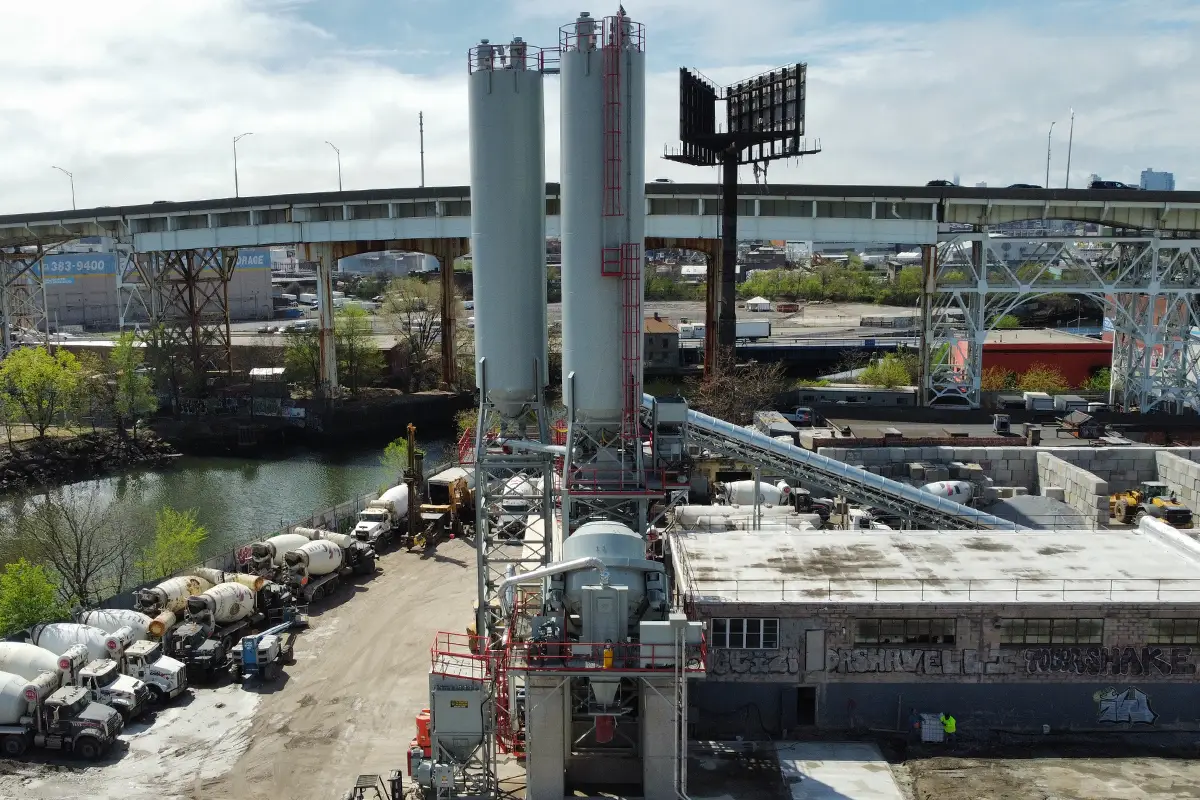 Dual Alley Central Mix & Holding Hopper Dual Alley Central Mix & Holding Hopper